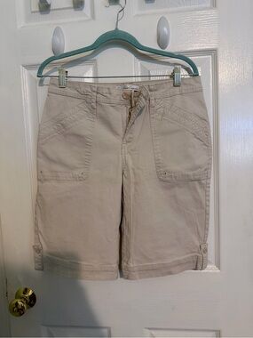 Gloria Vanderbilt Beige/Tan Women’s Bermuda Shorts